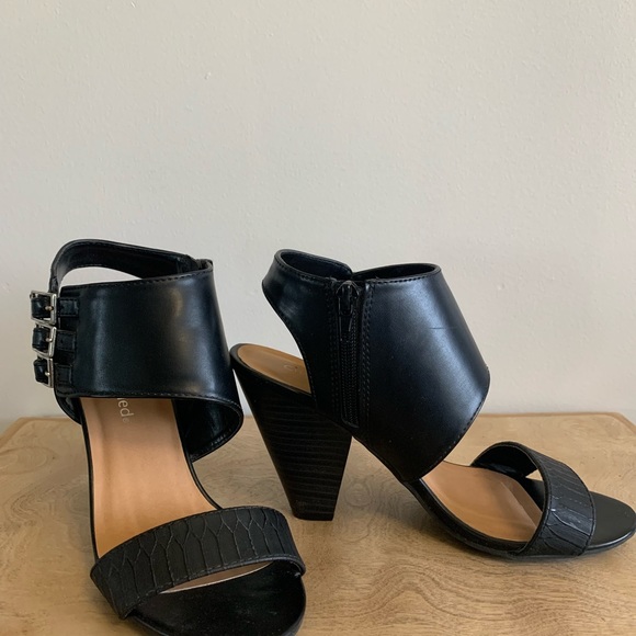 3” Black Buckle Heel Size 8 - Picture 6 of 6